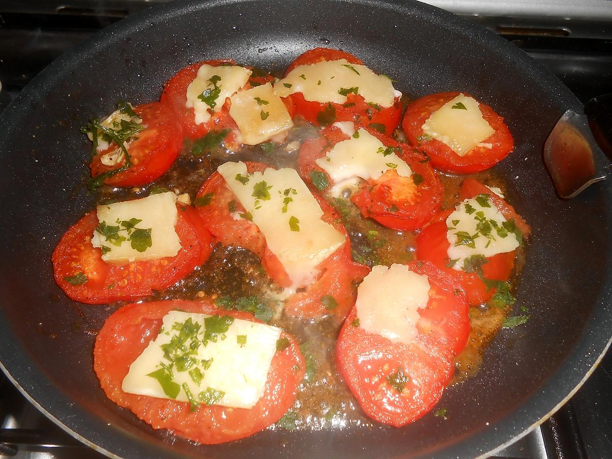 recette POELEE DE TOMATES AU CANTAL