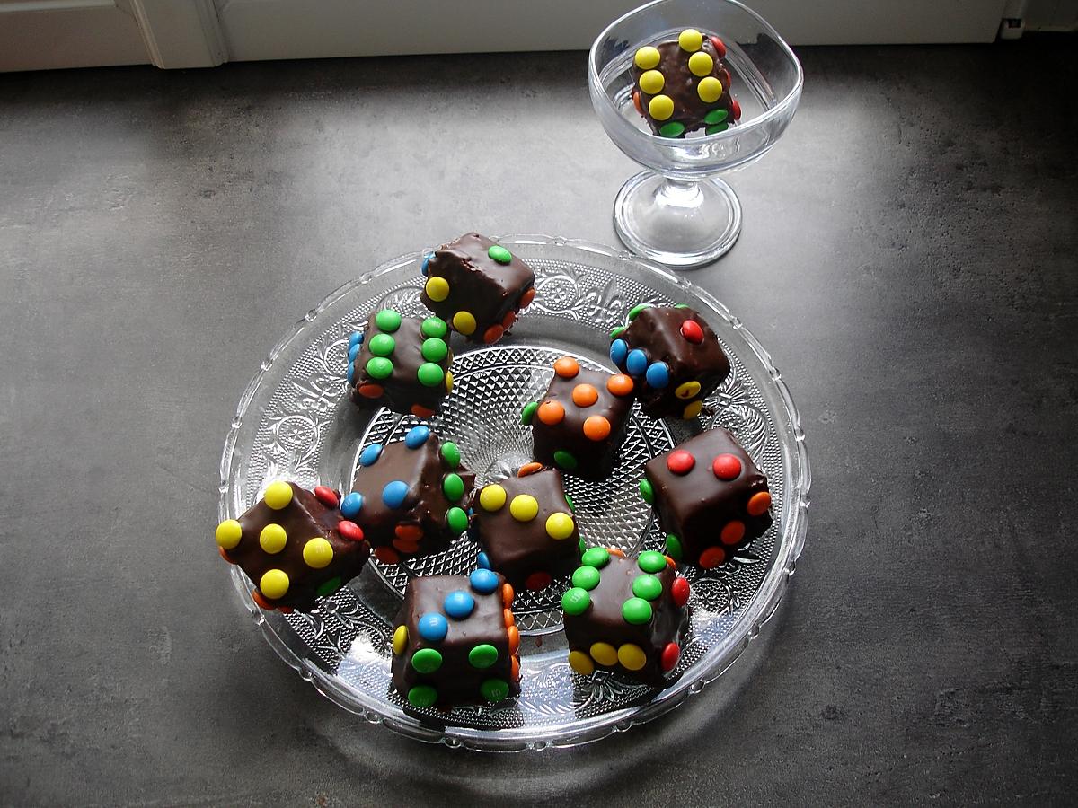 recette "  Jeu de  421  ancien   "       Dés  de brownies  aux marshmallows et smarties