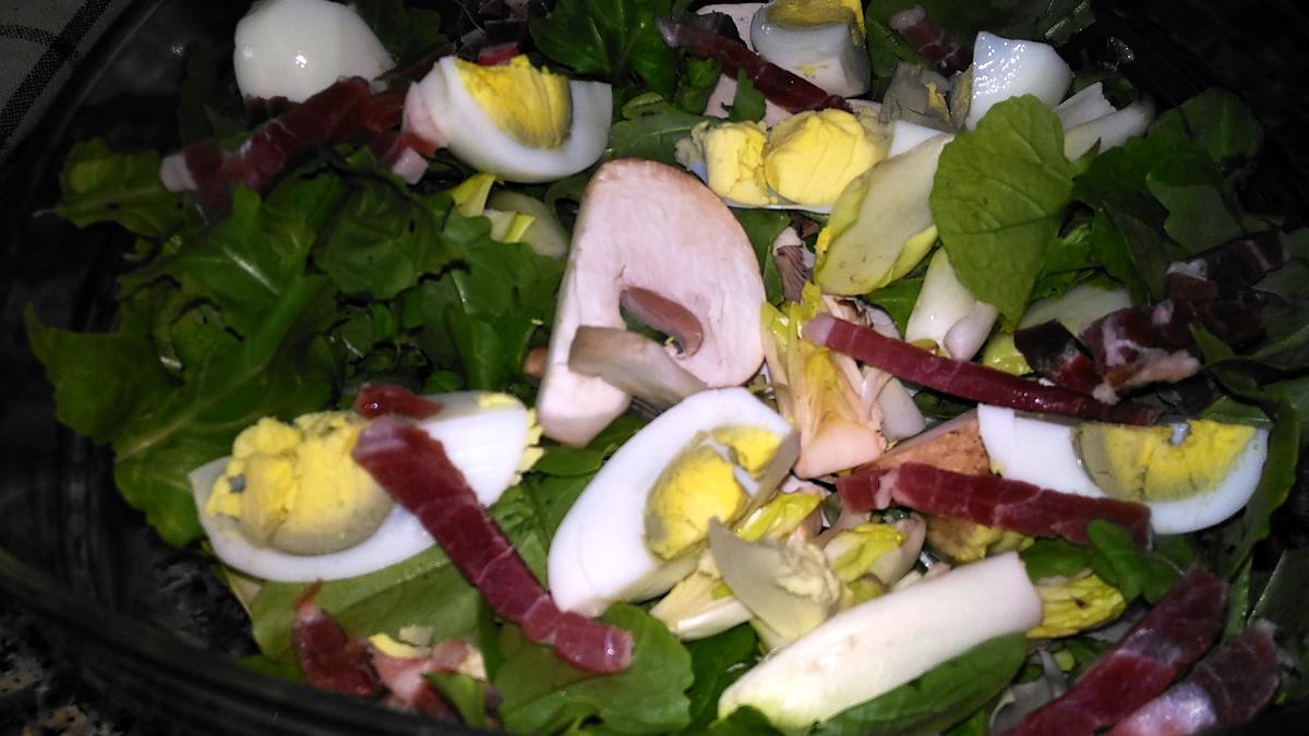 recette SALADE ROQUETTE, ENDIVES ET LEURS AMIS