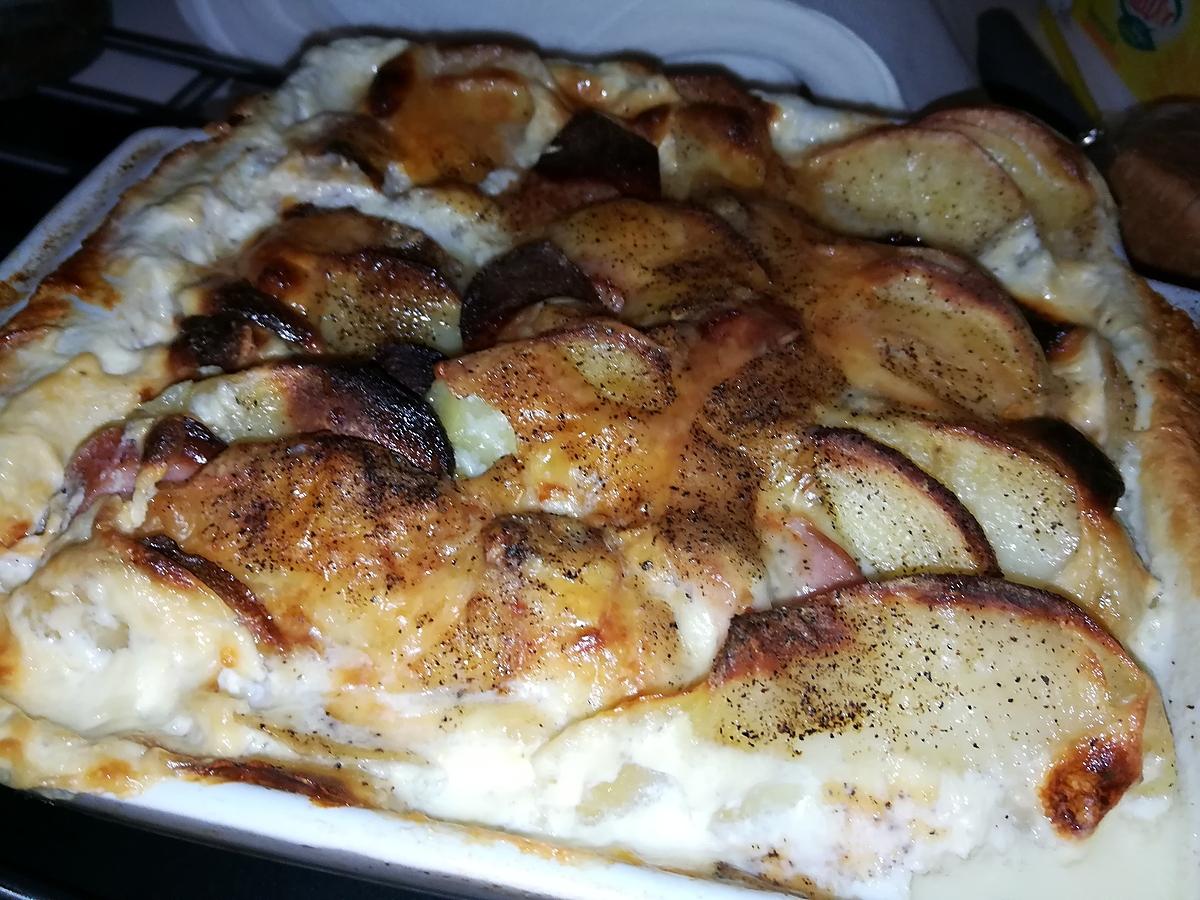 recette Gratin de pomme de terre a la saucisse fumé et cancoillotte