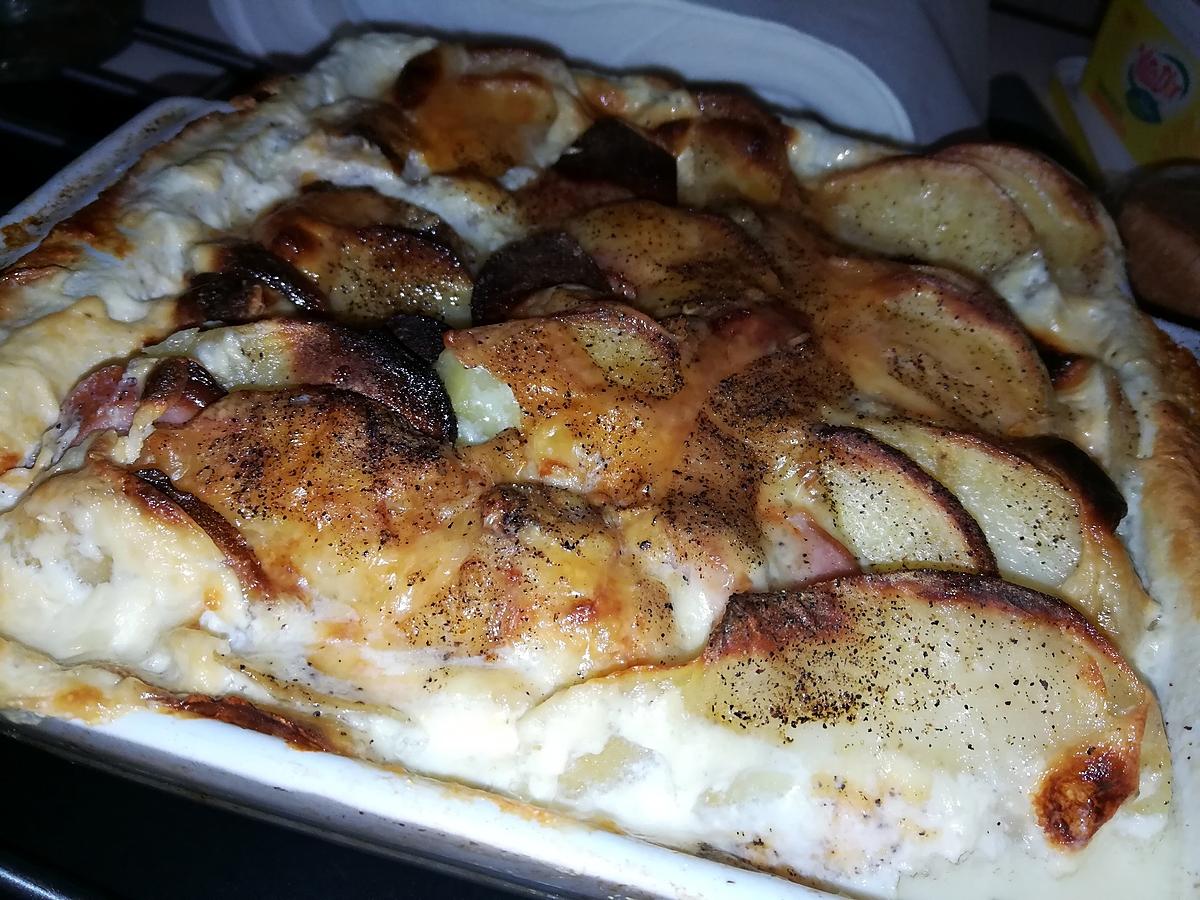 recette Gratin de pomme de terre a la saucisse fumé et cancoillotte