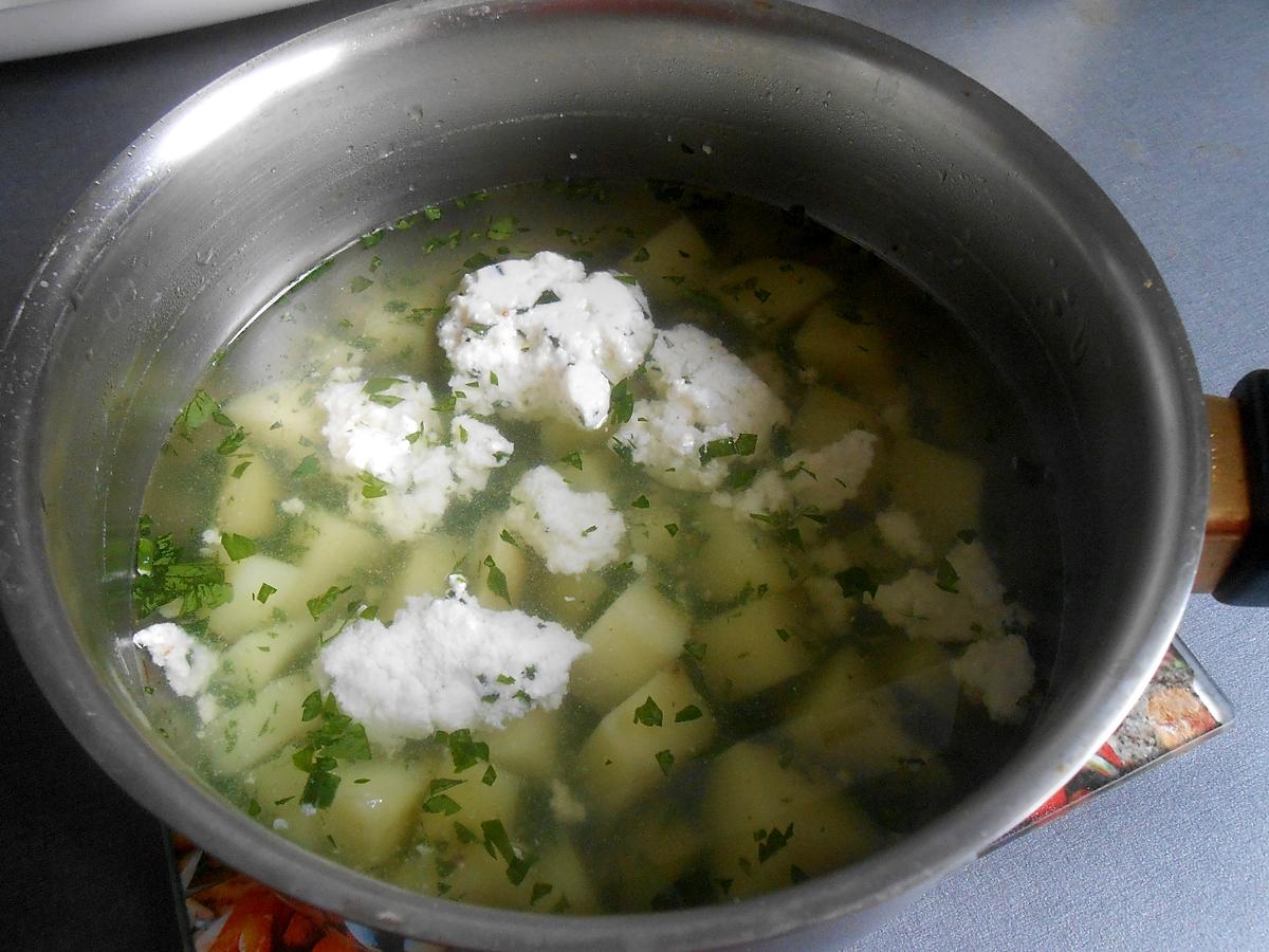 recette SOUPE POMME DE TERRE PERSIL OEUF ET BROCCIU