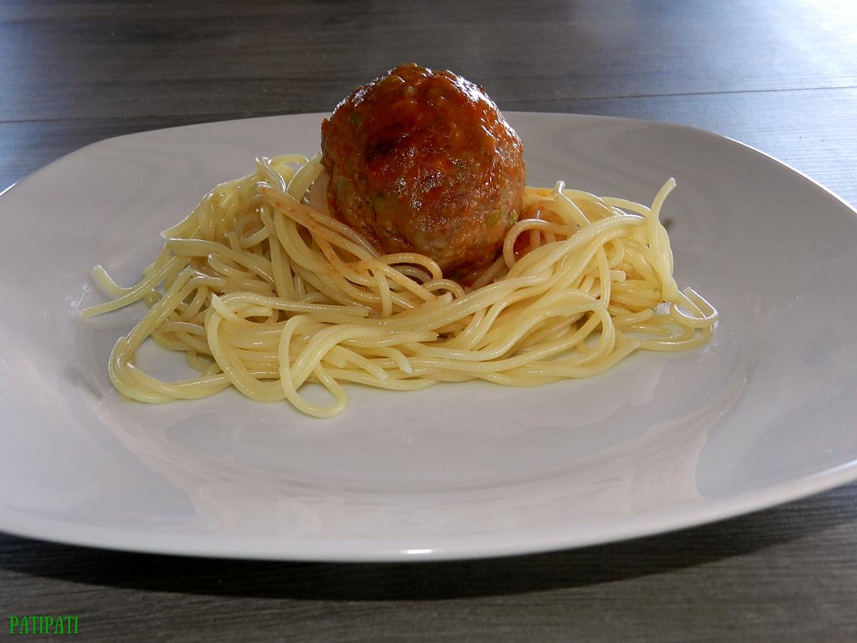 recette Boulettes farcies aux petits pois dans son nid de pâtes