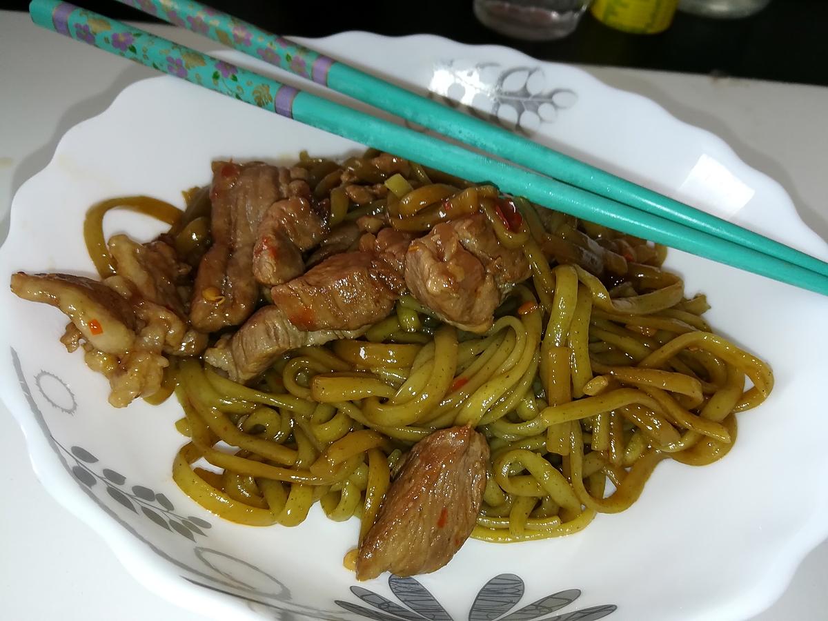 recette Nouilles aux épinards de malabar sauce yakitori au porc