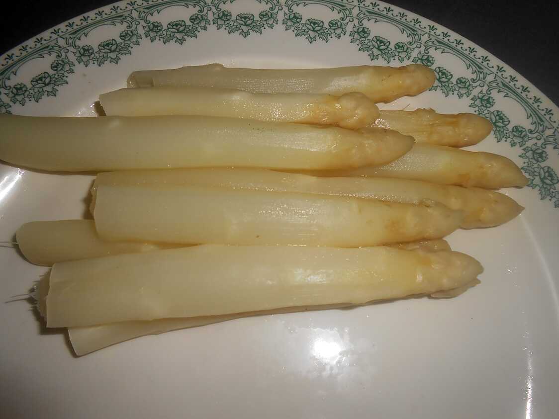 Recette d'ASPERGES CUITES AU MICRO ONDES