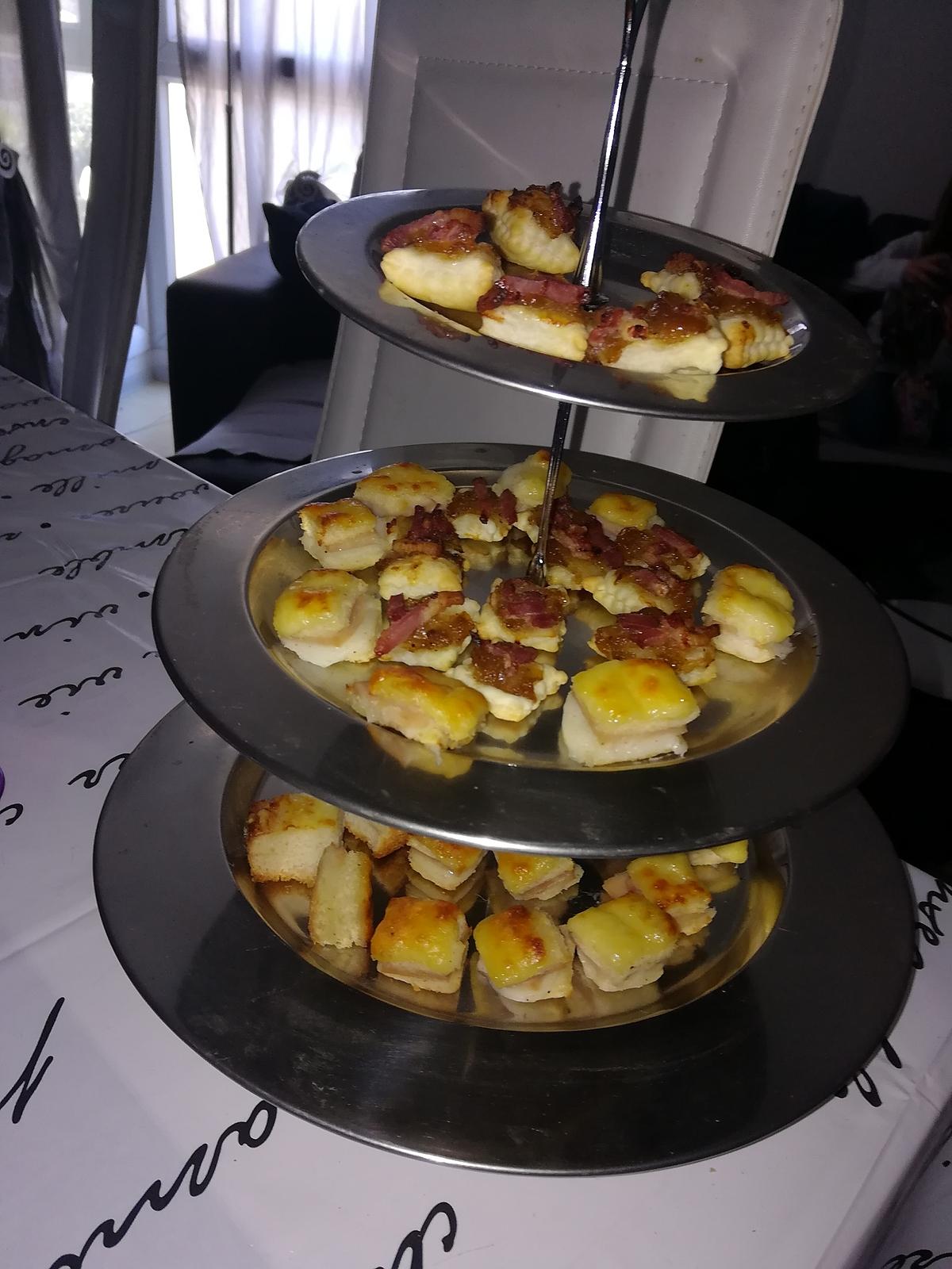 recette Toasts feuilletés au confit d'oignon et lardon fumé & minis croque monsieur