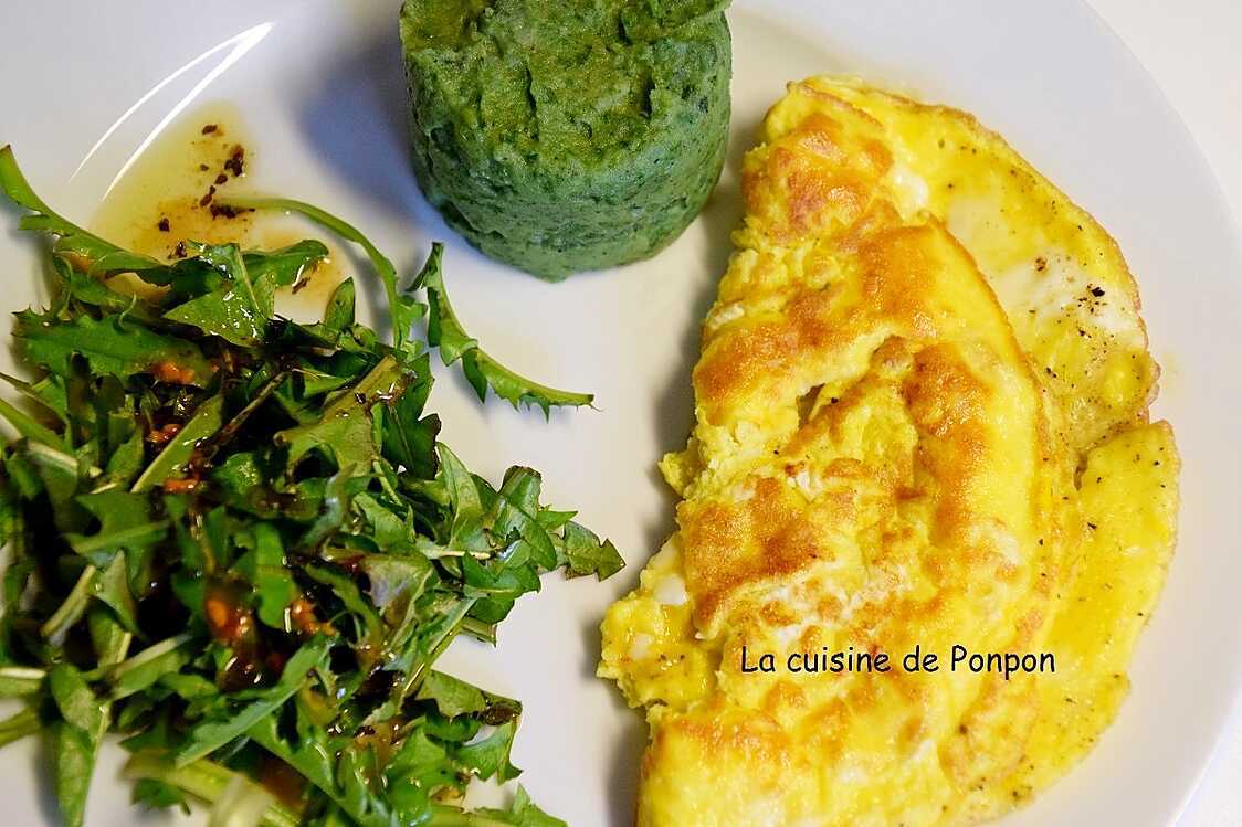 Salade de pissenlits, omelette et purée à la spiruline