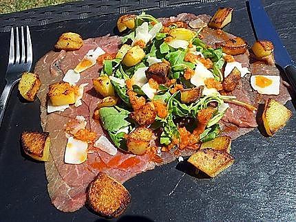 recette Salade au carpaccio de boeuf et pommes frites