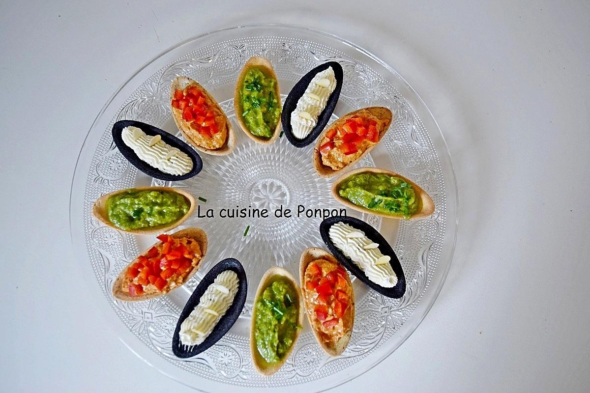 recette Apéritif de fines coquilles garnies de crème d'avocat, crème de tomates et fines herbes