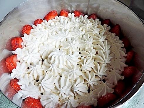 recette Fraisier au sirop de fraise-basilic et liqueur de basilic, sans beurre