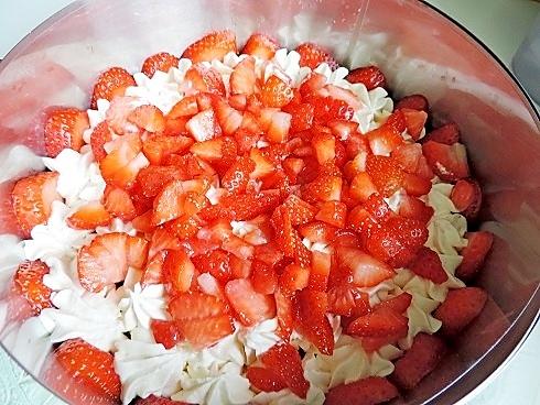 recette Fraisier au sirop de fraise-basilic et liqueur de basilic, sans beurre