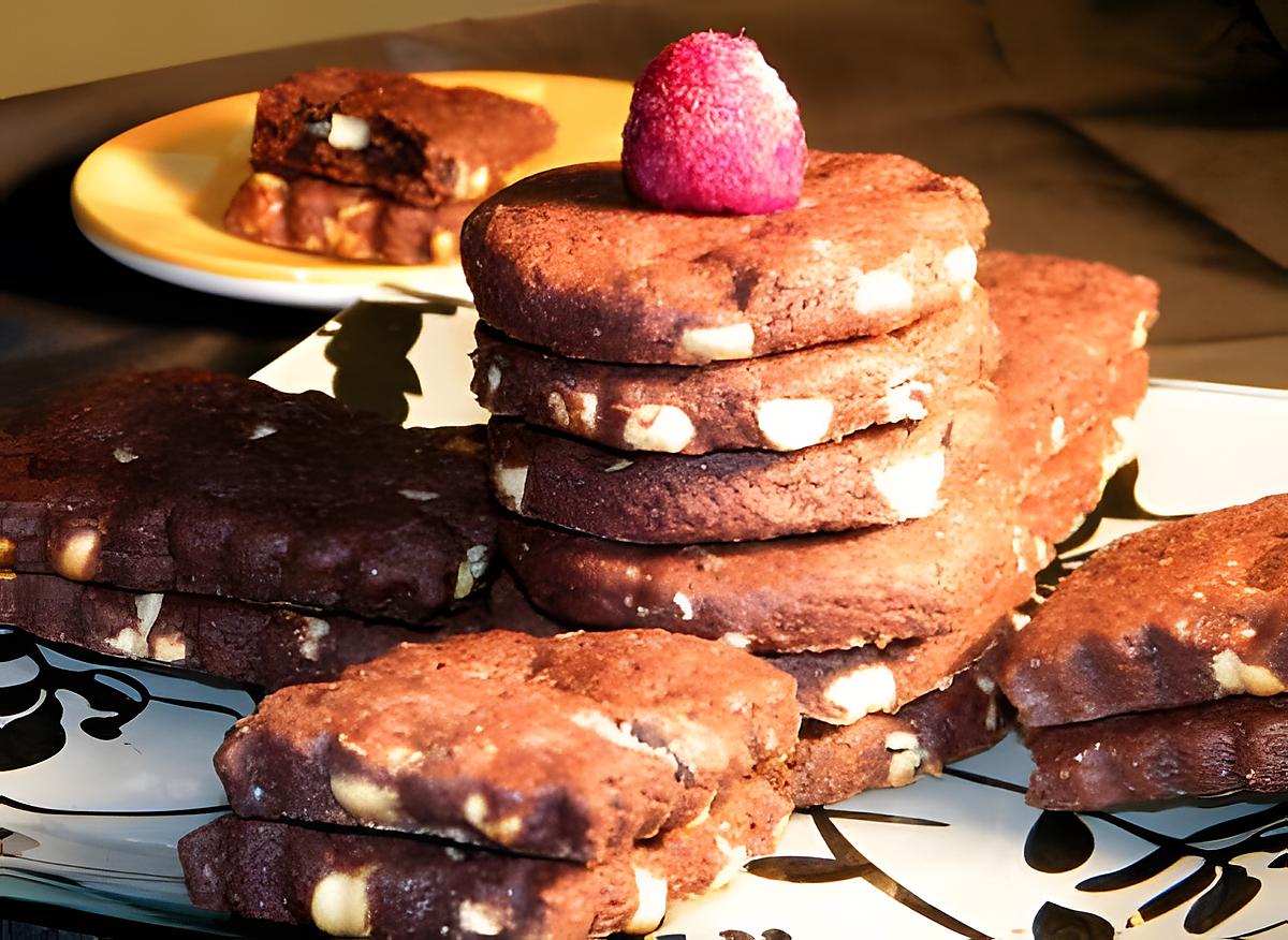 recette Sablés chocolat noir et blanc, fleur de sel et framboises