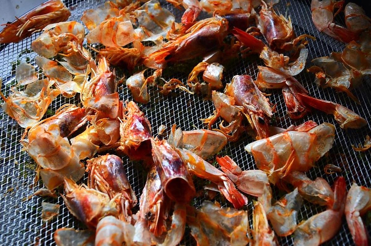 recette Préparer son court-bouillon en poudre avec des carapaces de crevettes et des épluchures