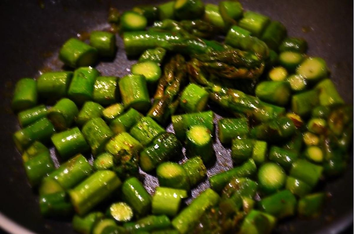 recette Recette d'un risotto à l'encre de seiche, moules et asperges vertes