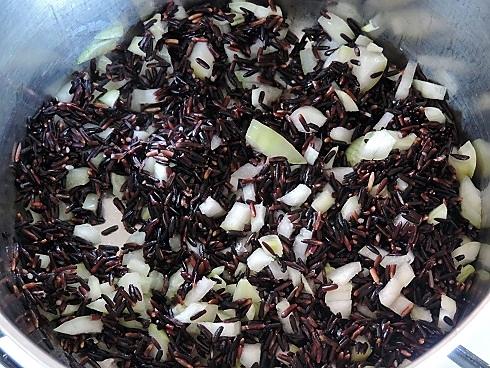 recette Riz noir aux crevettes, sauce au safran et curcuma