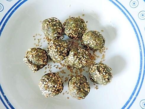 recette Boules (barres) aux dattes et aux noix, linette et spiruline, vegan