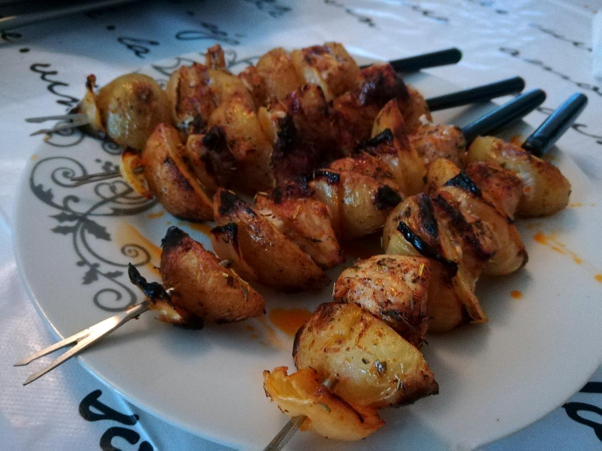 recette Brochettes de pomme de terre et porc mariné