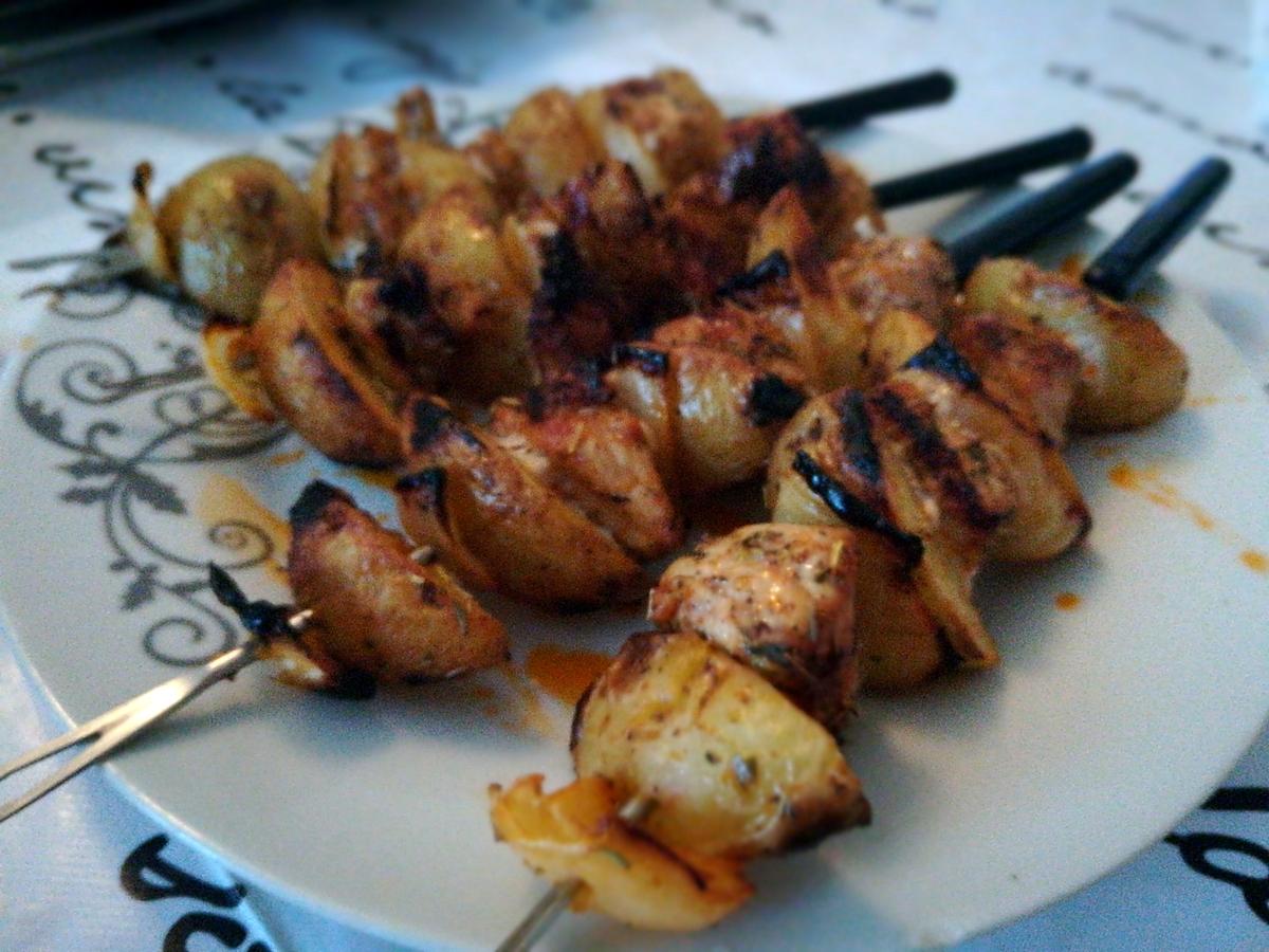 recette Brochettes de pomme de terre et porc mariné