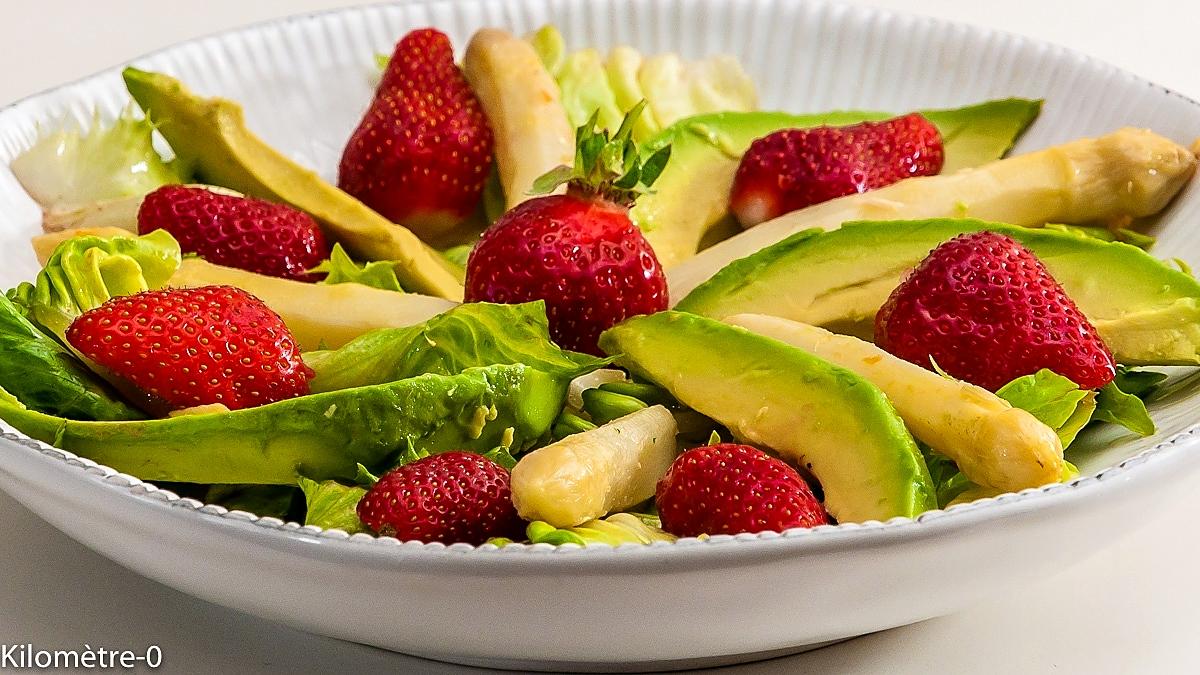 recette Salade d'asperges aux fraises et à l'avocat