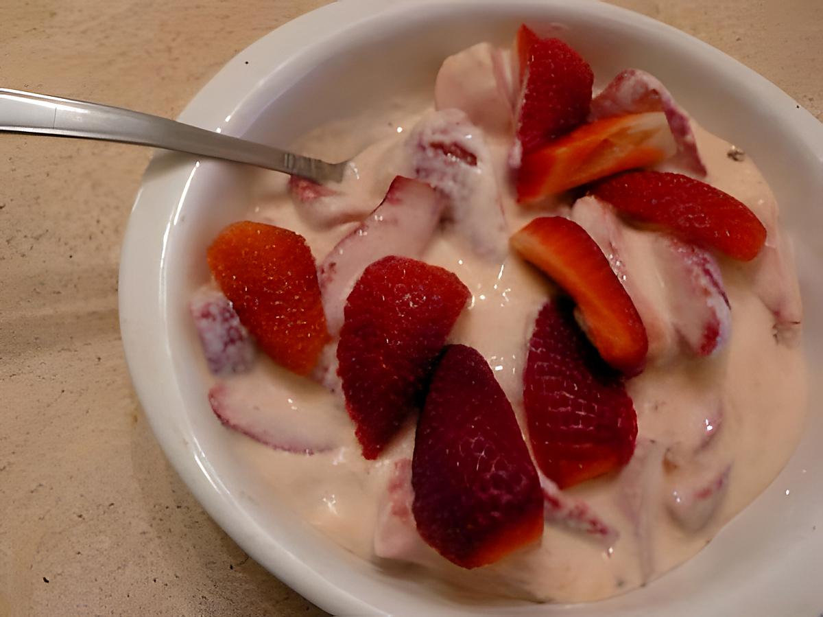 recette FRAISES A LA CREME FRAICHE ET SA CASSONADE