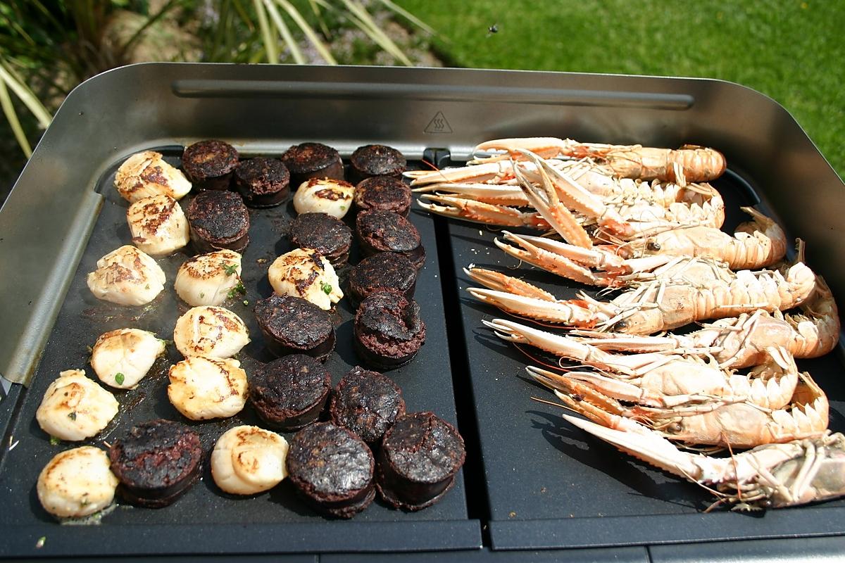 recette Noix de St.Jacques Snackées à la Plancha, Boudin Noir et Langoustines