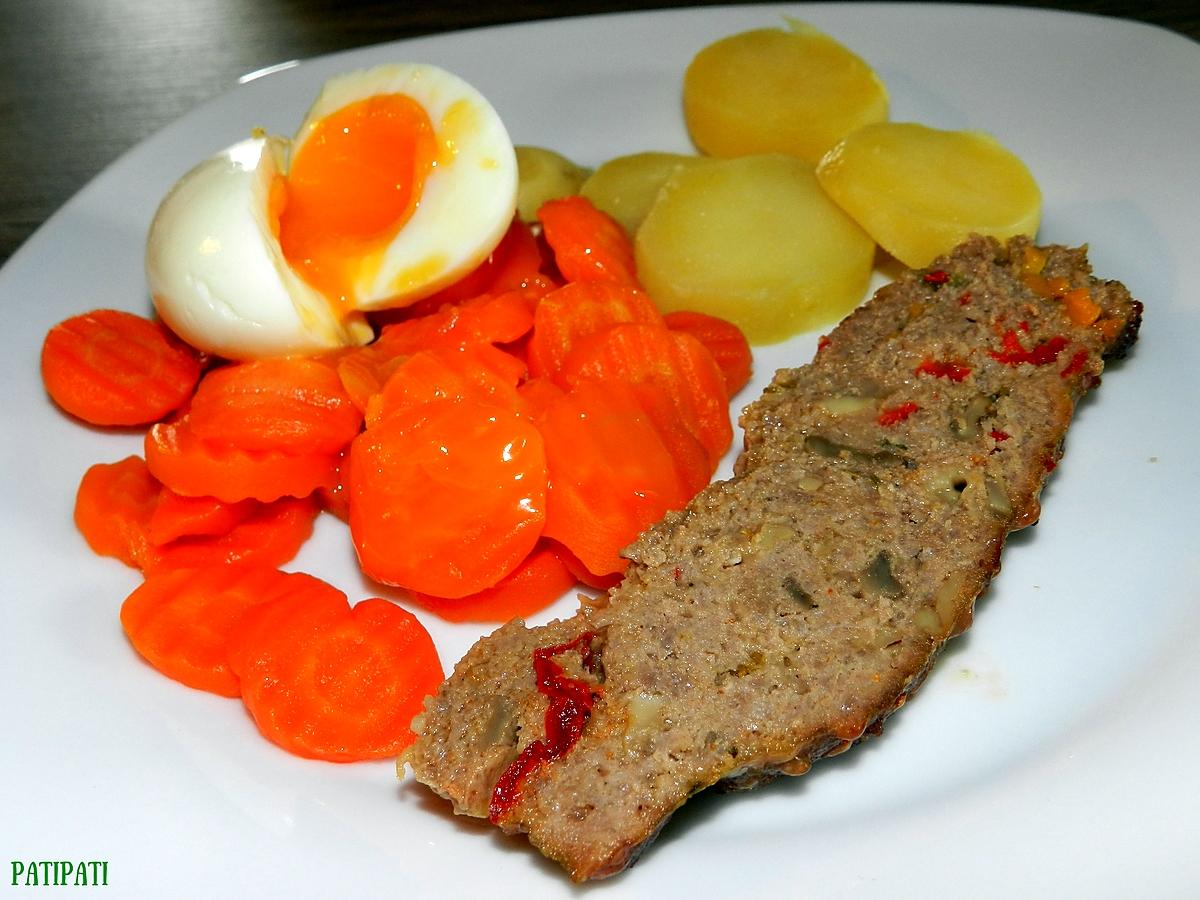 recette Pain de viande et son accompagnement de carottes et d'oeufs mollets