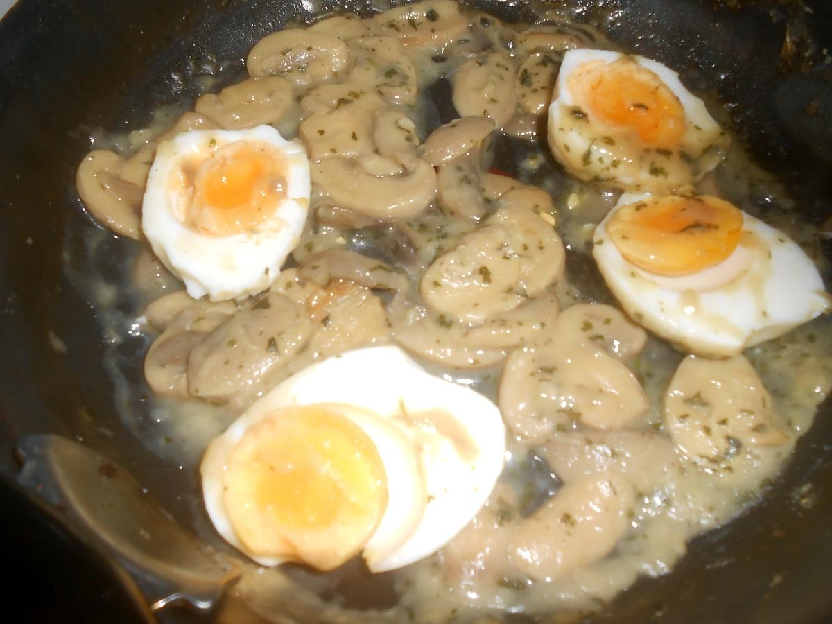 recette OEUFS DURS SAUCE MADERE CHAMPIGNONS