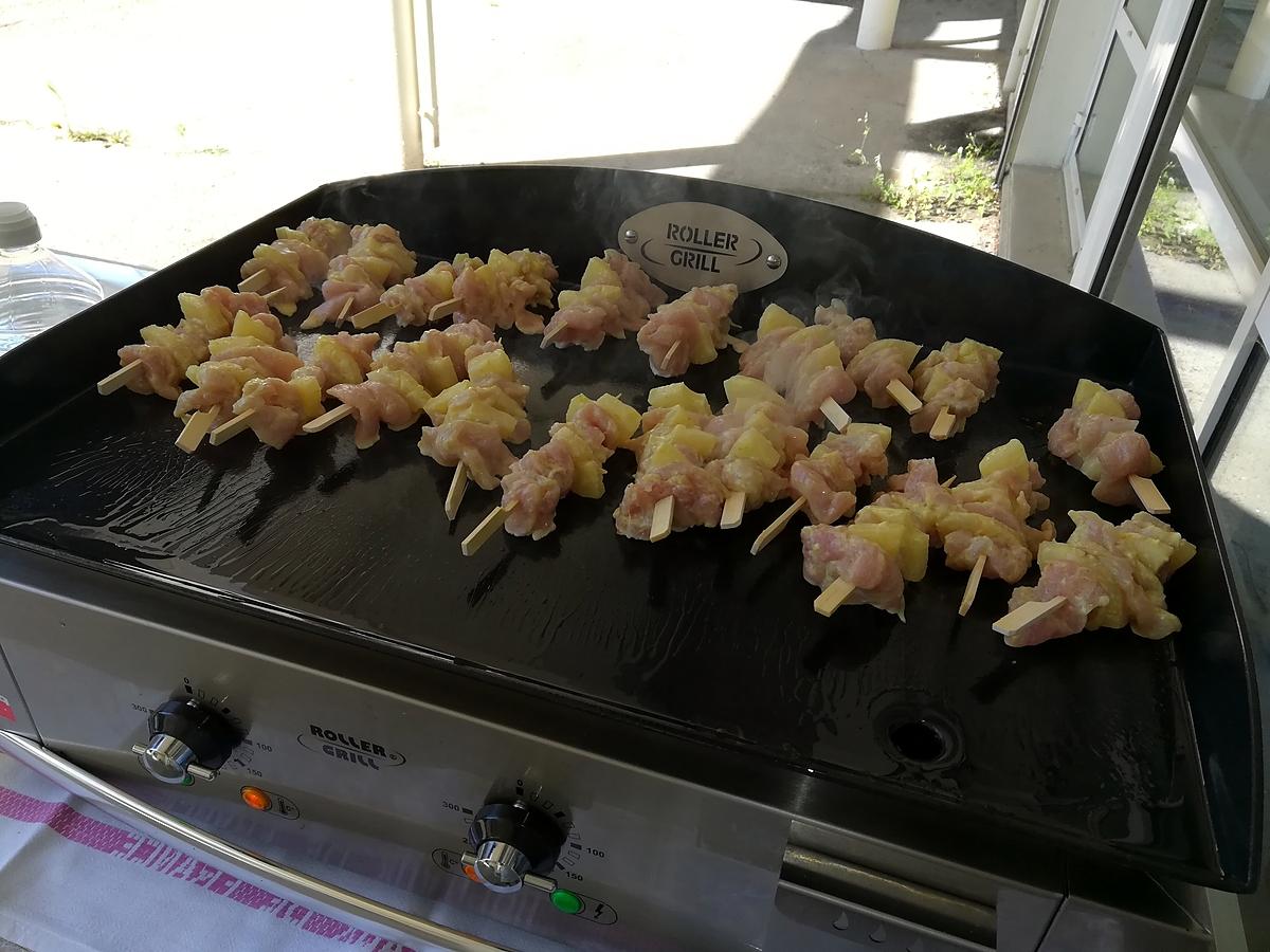 recette Brochettes de blancs de dinde et ananas au lait de coco et au curry