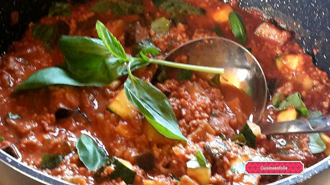 Recette de Bolognese à l'aubergine courgette et basilic