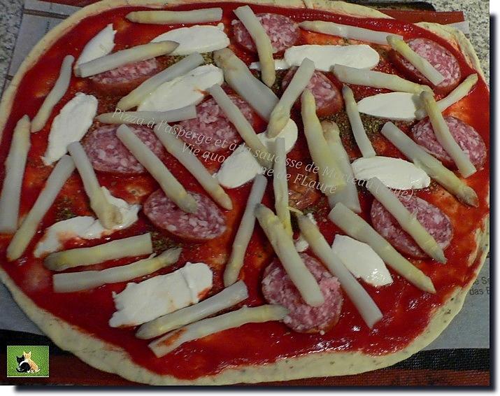 recette Pizza à l'asperge et à la saucisse de Morteau