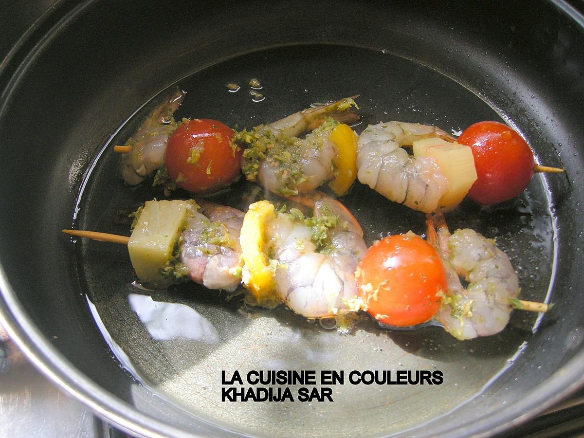 recette Brochettes de gambas poêlées/légumes sautés/riz à la créole