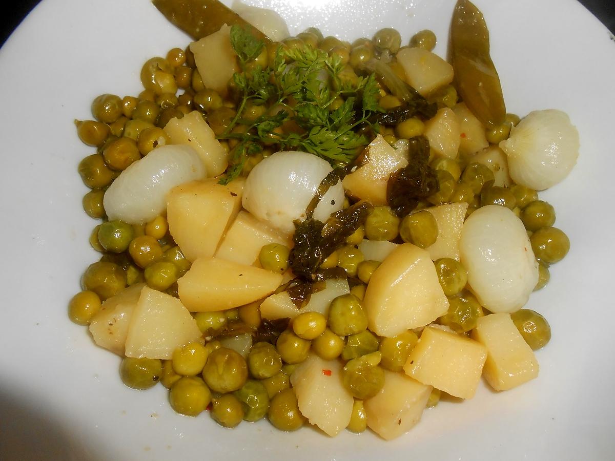 recette PETITS POIS FRAIS AUX PETITS OIGNONS NOUVEAUX