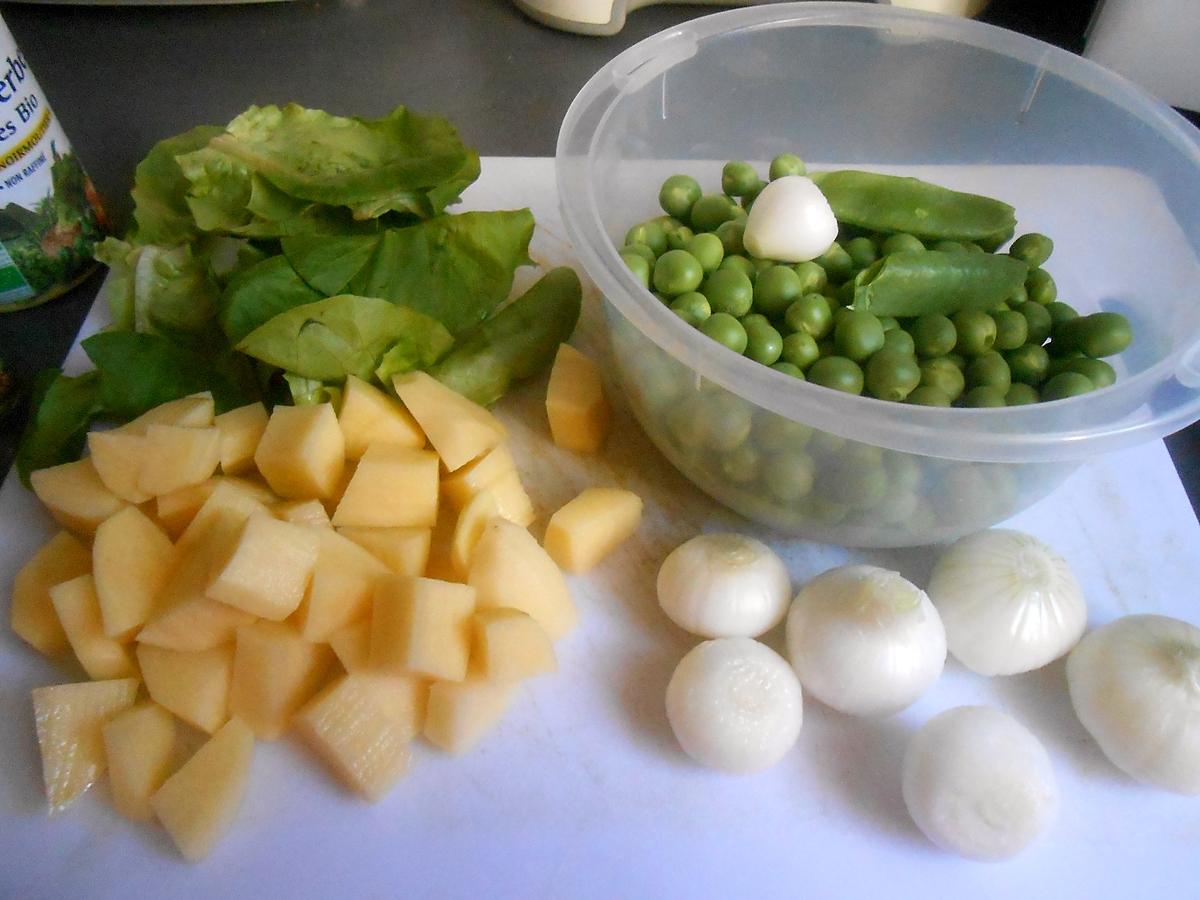 recette PETITS POIS FRAIS AUX PETITS OIGNONS NOUVEAUX