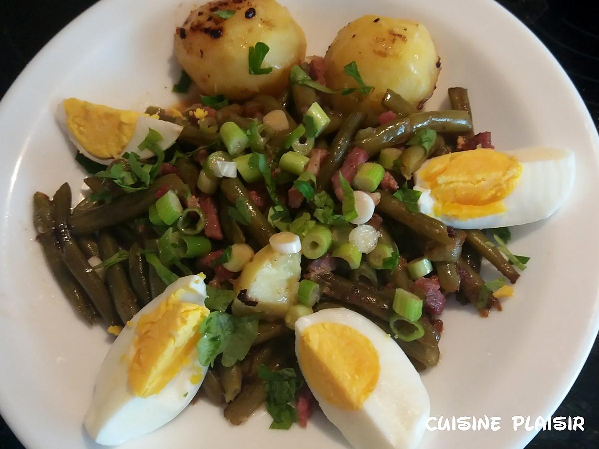 recette Salade de haricots verts, lard, pdt, vinaigrette aux oignons nouveaux