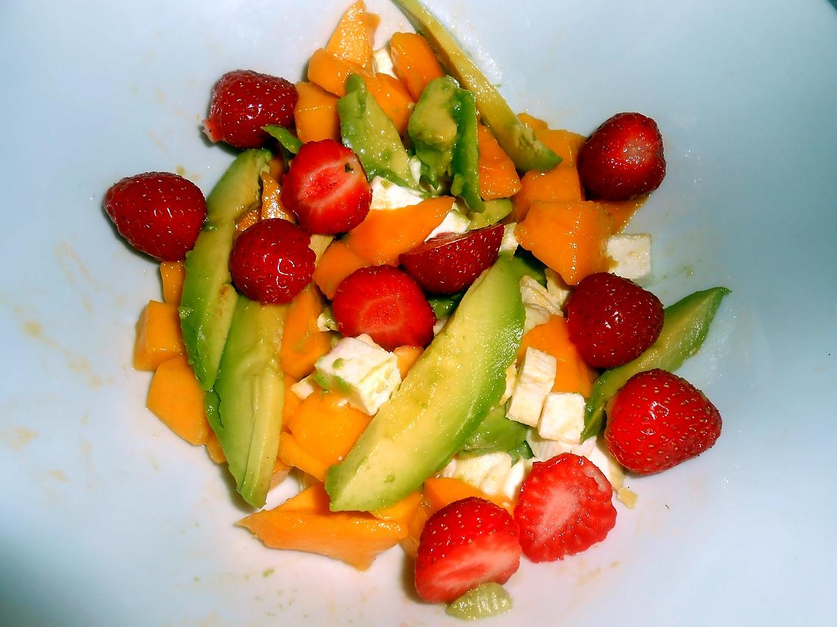 recette SALADE DE MANGUE AVOCAT FRAISES