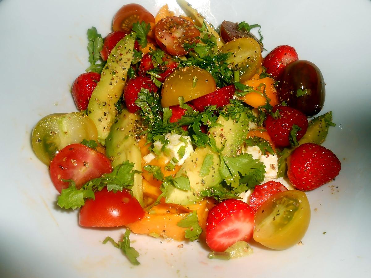 recette SALADE DE MANGUE AVOCAT FRAISES