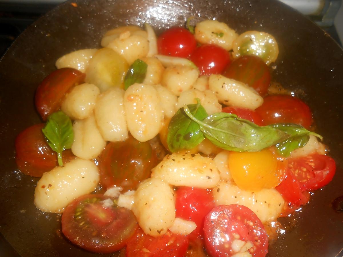 recette GNOCCHI POELES AUX PETITES TOMATES CERISES ET BASILIC