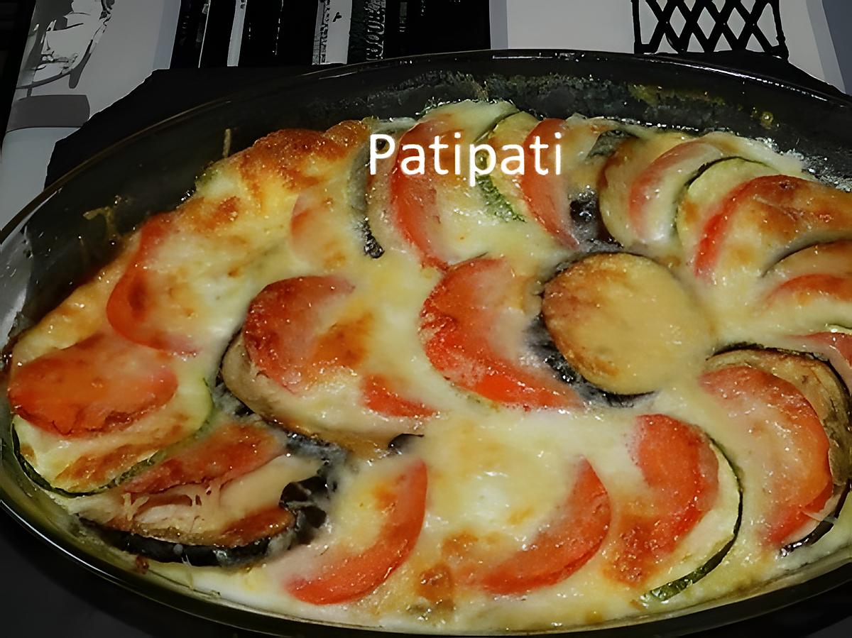 recette Plat aux légumes gratinés à la mozzarella et aux oeufs