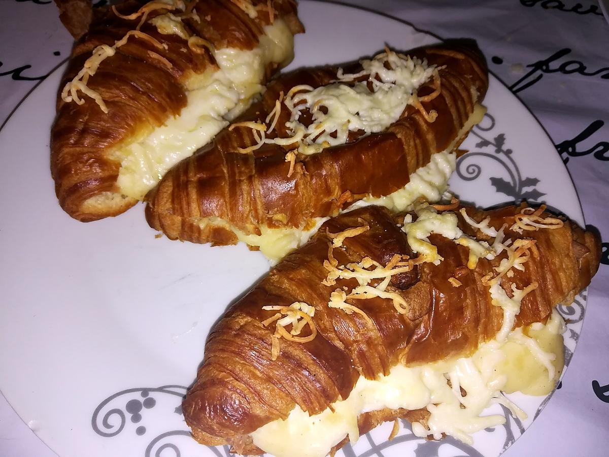 recette Croissants a la béchamel et au Montcadi