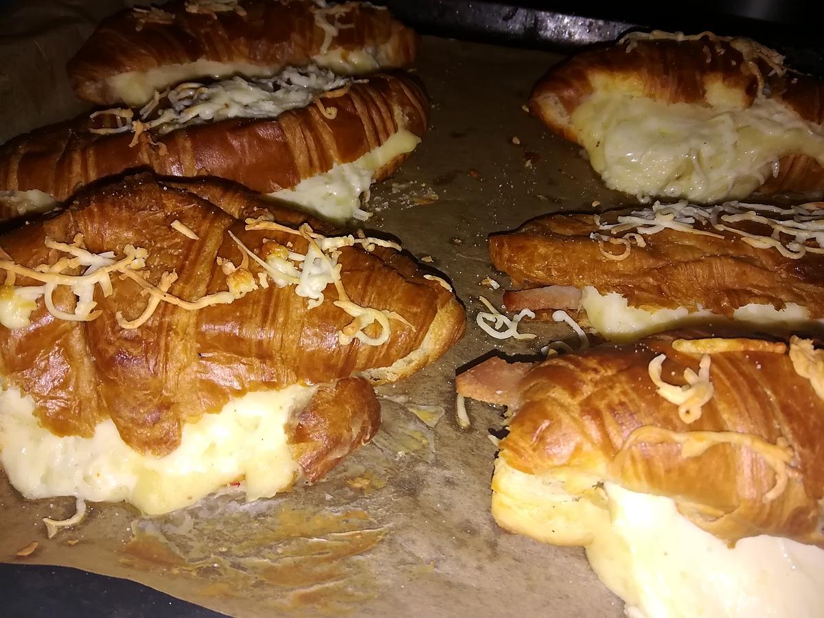 recette Croissants a la béchamel et au Montcadi