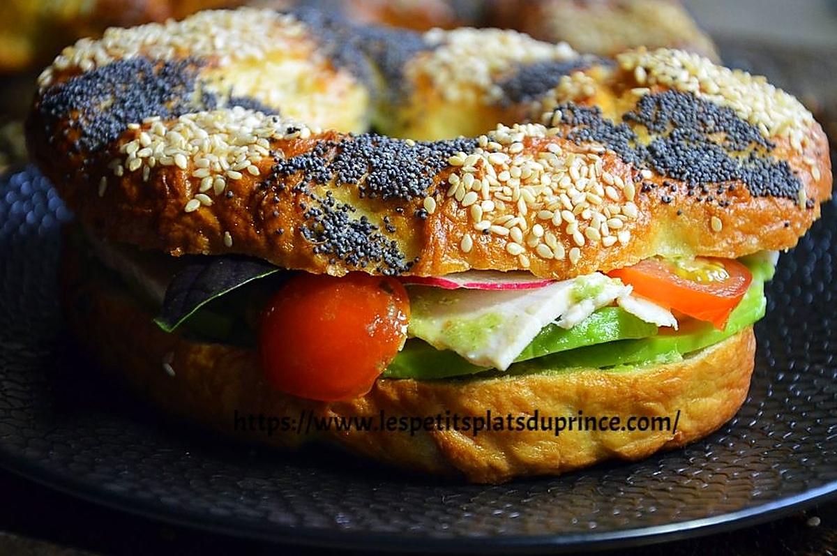 recette Avocado Bagel, le sandwich en anneau très tendance !