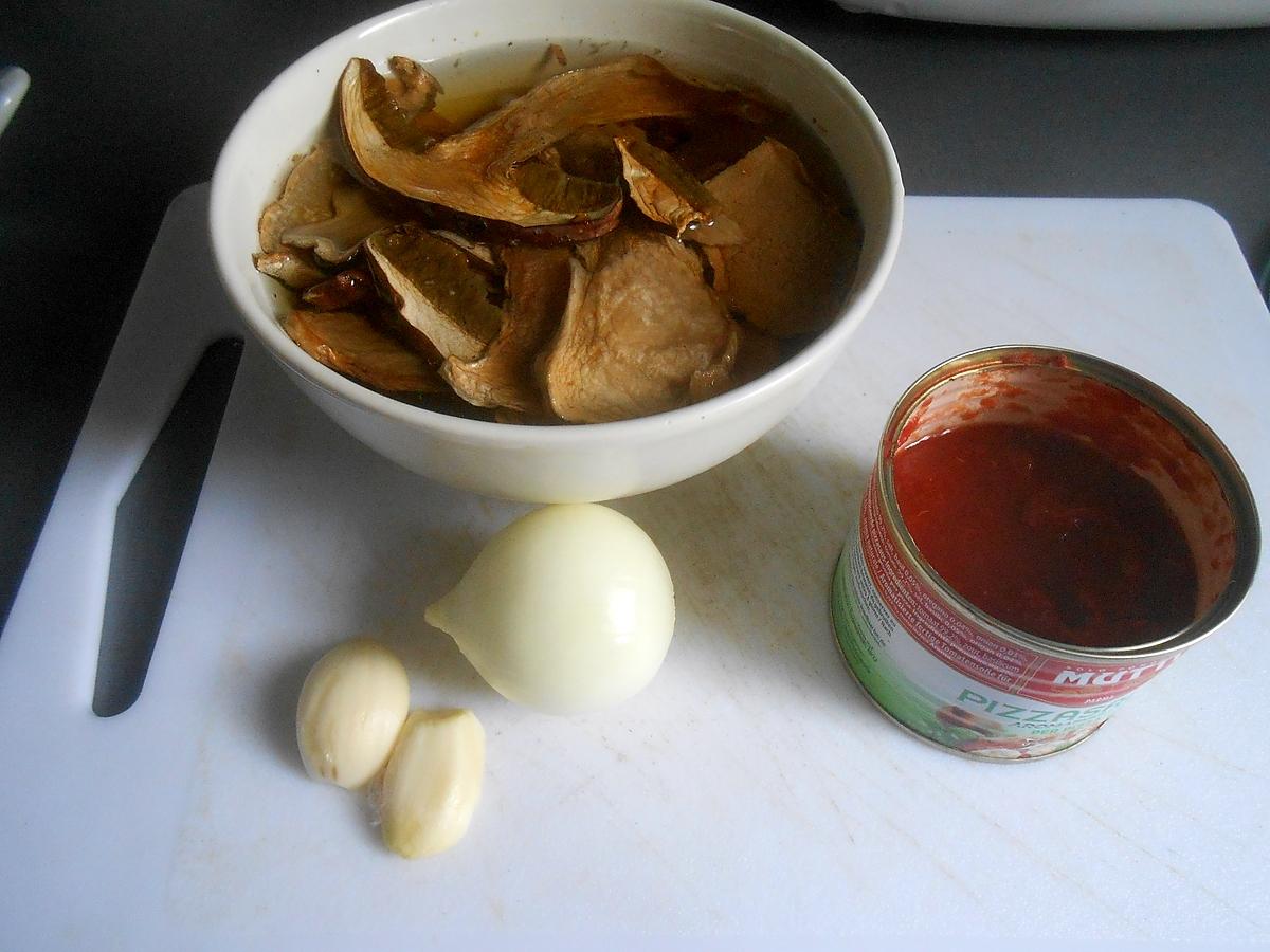 recette SAUCE TOMATE AUX FUNGHI PORCINI POUR PASTASCIUTTA