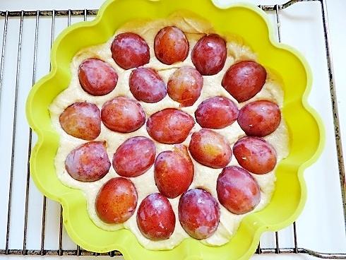 recette Moelleux aux prunes parfumé au pain de singe et à la liqueur de prunelles