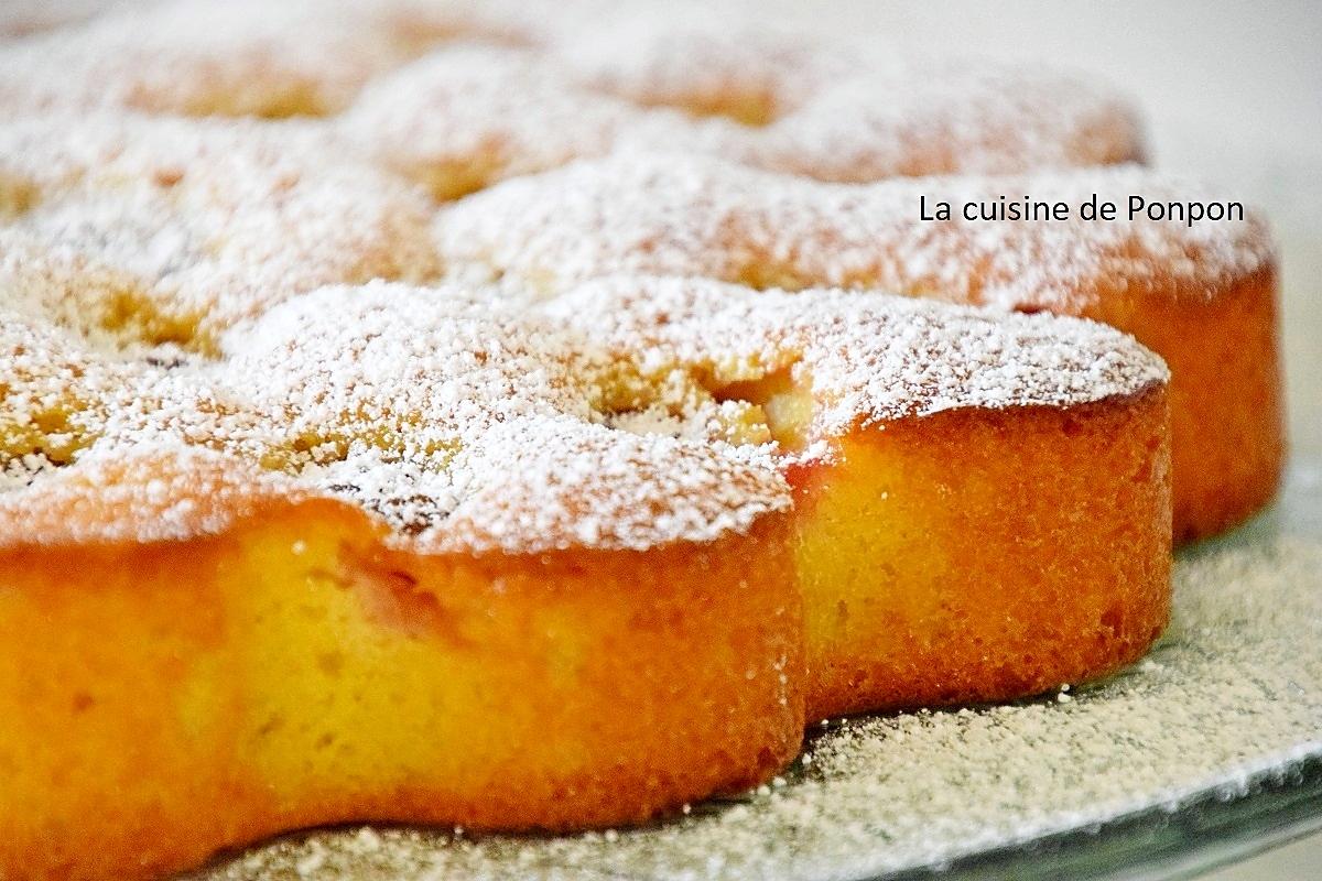 recette Moelleux aux prunes parfumé au pain de singe et à la liqueur de prunelles