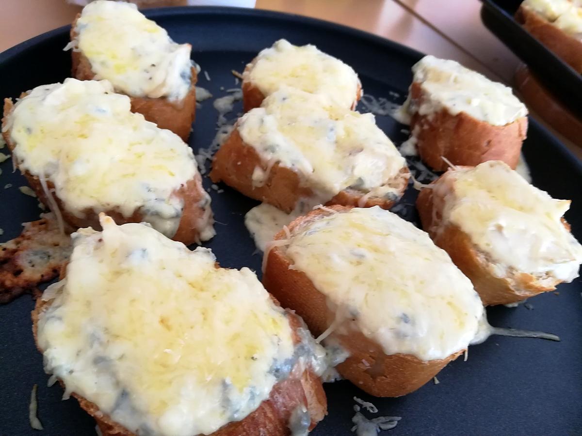 recette Tartines gratinées a la crème de bleue