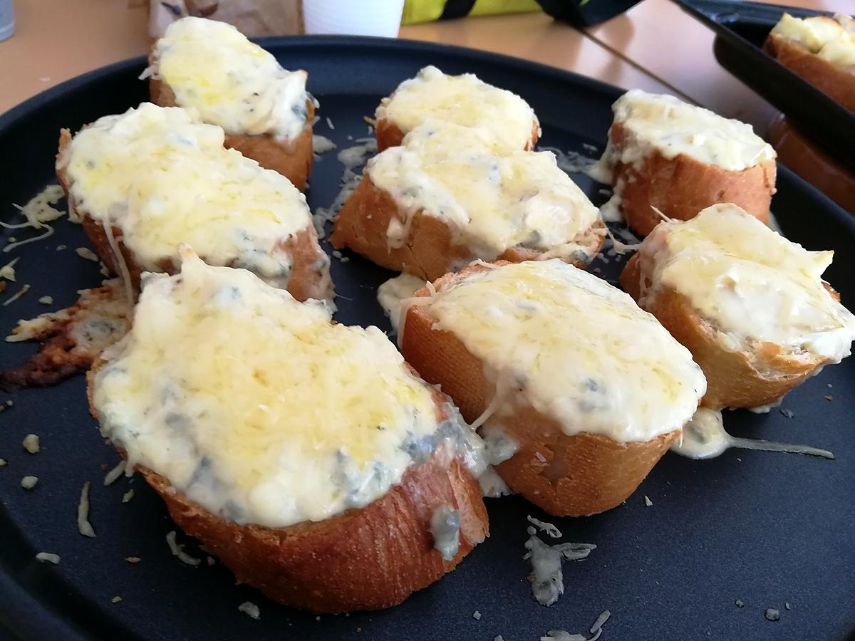 recette Tartines gratinées a la crème de bleue