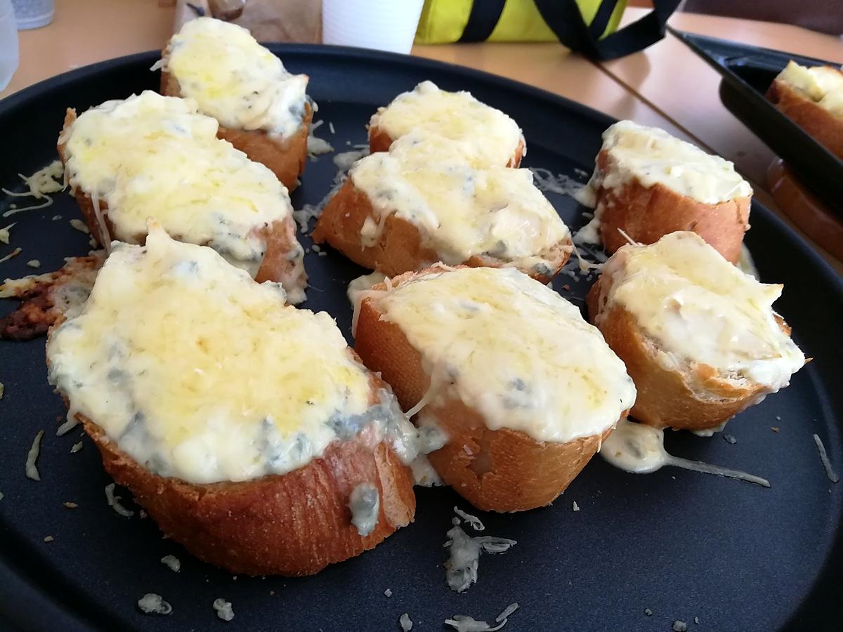 recette Tartines gratinées a la crème de bleue