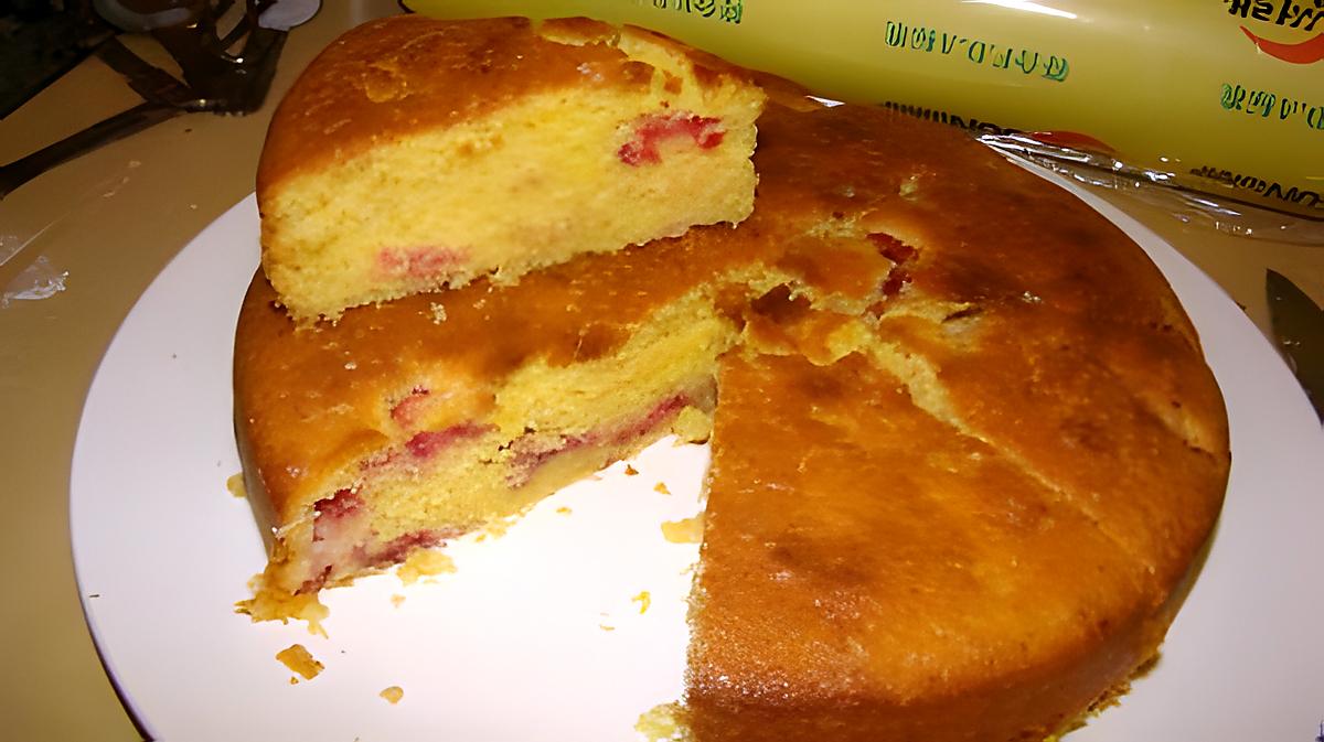 recette Gâteau à la farine de maïs et aux fraises