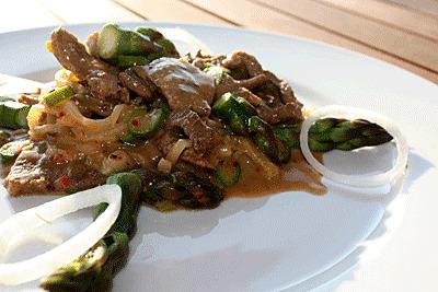 recette Emincé de boeuf aux asperges et oignons nouveaux