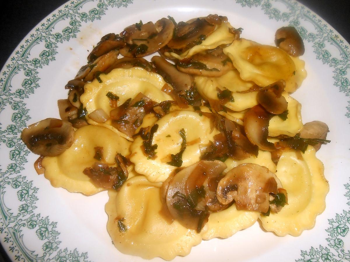 recette POELEE DE CHAMPIGNONS AUX RAVIOLI CHEVRE ET FINES HERBES